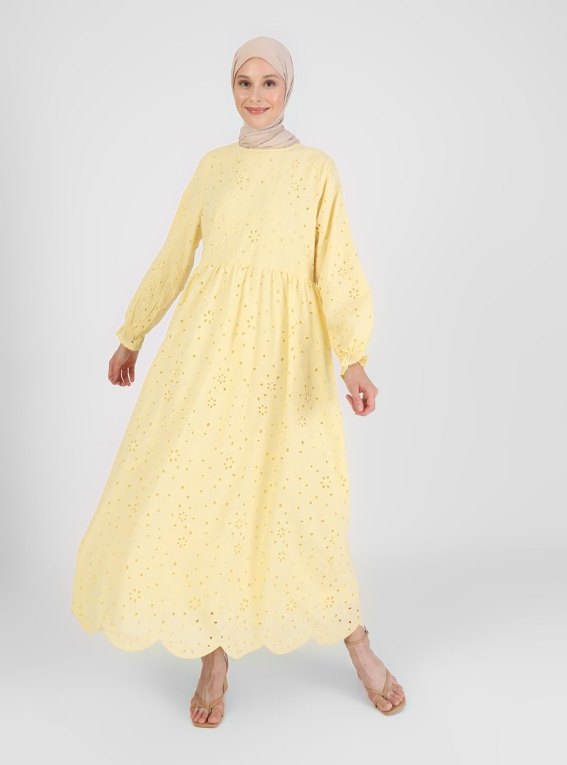 Refka Sarı Fisto Nakış Detaylı Eteği Dilimli Elbise