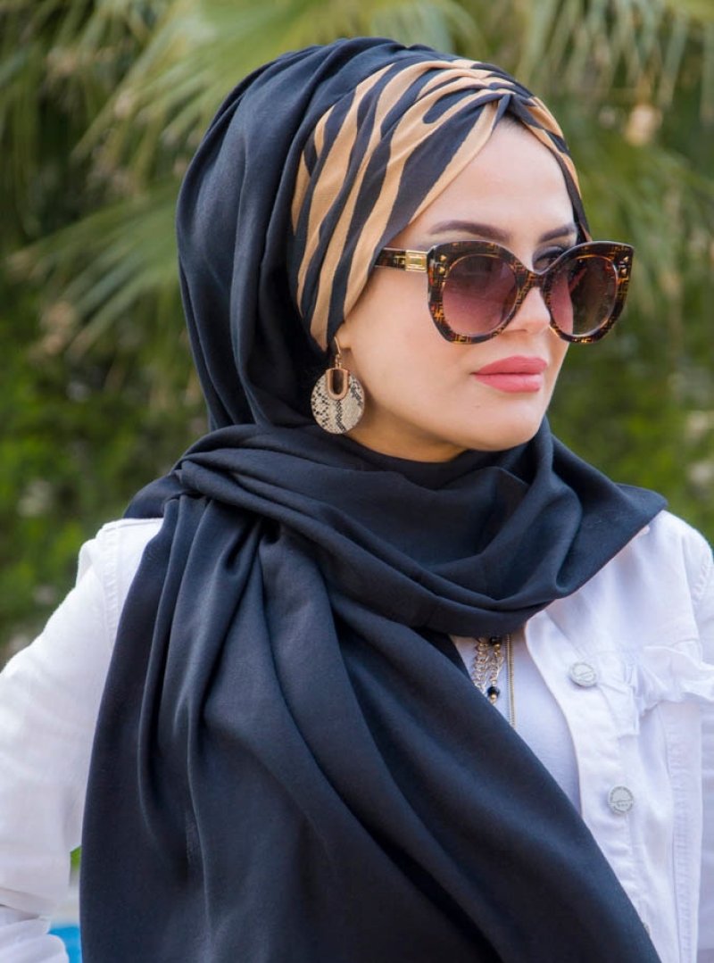 AİŞE TESETTÜR Siyah Zebra Büzgülü Hazır Şal