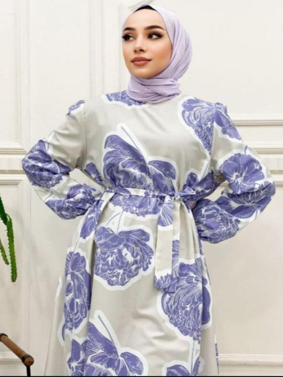 Cng Moda Lila Mor Kolu Lastikli Kuşaklı Eteği Volanlı Büyük Gül Desen Saten Elbise