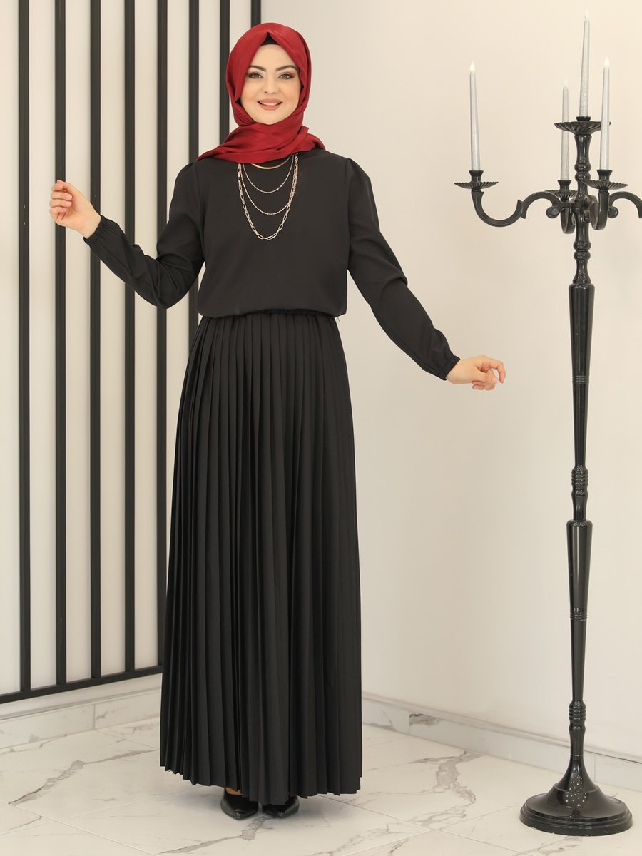 Fashion Showcase Design Siyah Hakim Yaka Plise Etekli Abiye Takım
