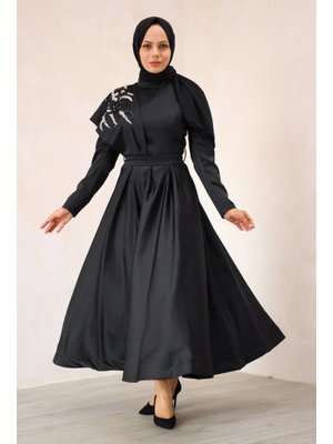 SARETEX Siyah Beli Kuşaklı Omuzu Nakış Detaylı Saten Abiye Elbise