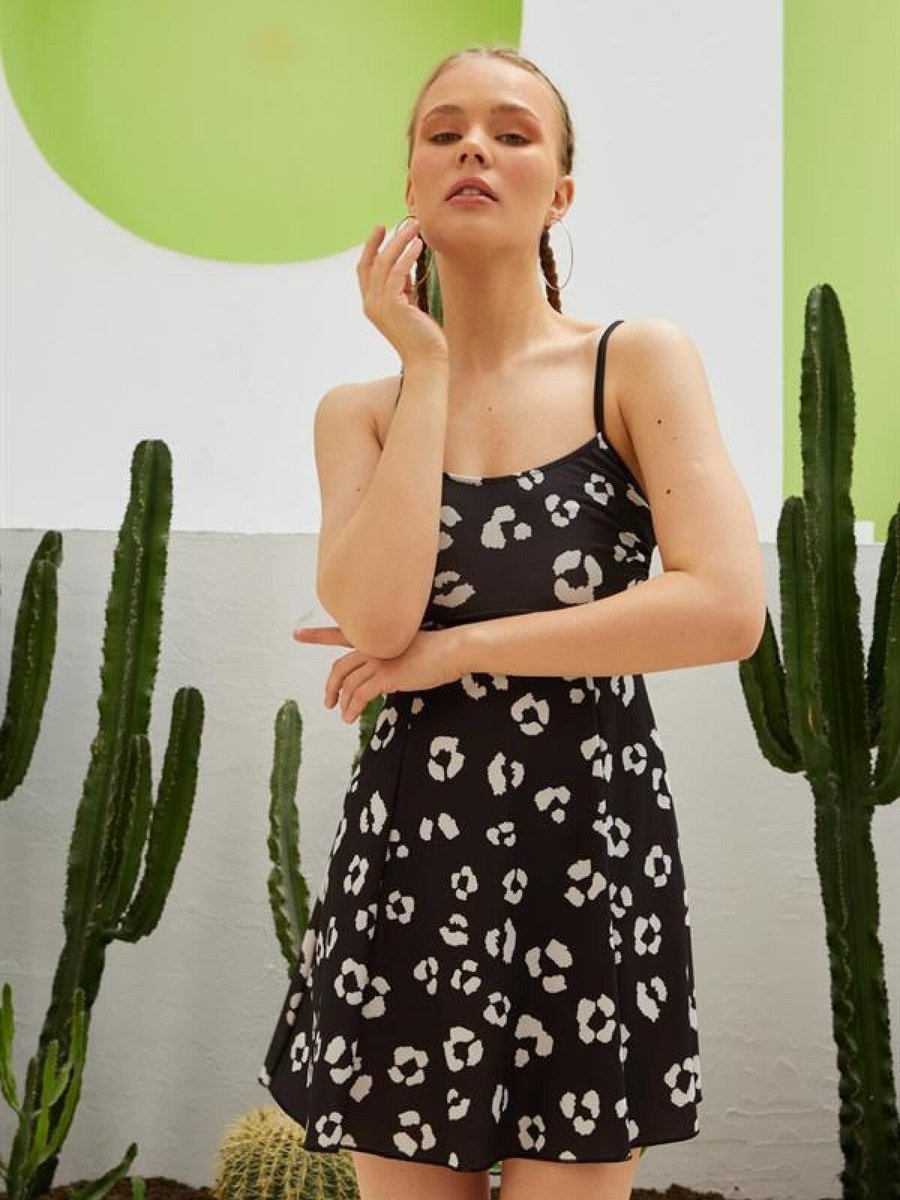 Starinci Mayo Siyah İnce Askılı Elbiseli Taş Desenli Mayo Starinci Mayo Siyah İnce Askılı Elbiseli Taş Desenli Mayo