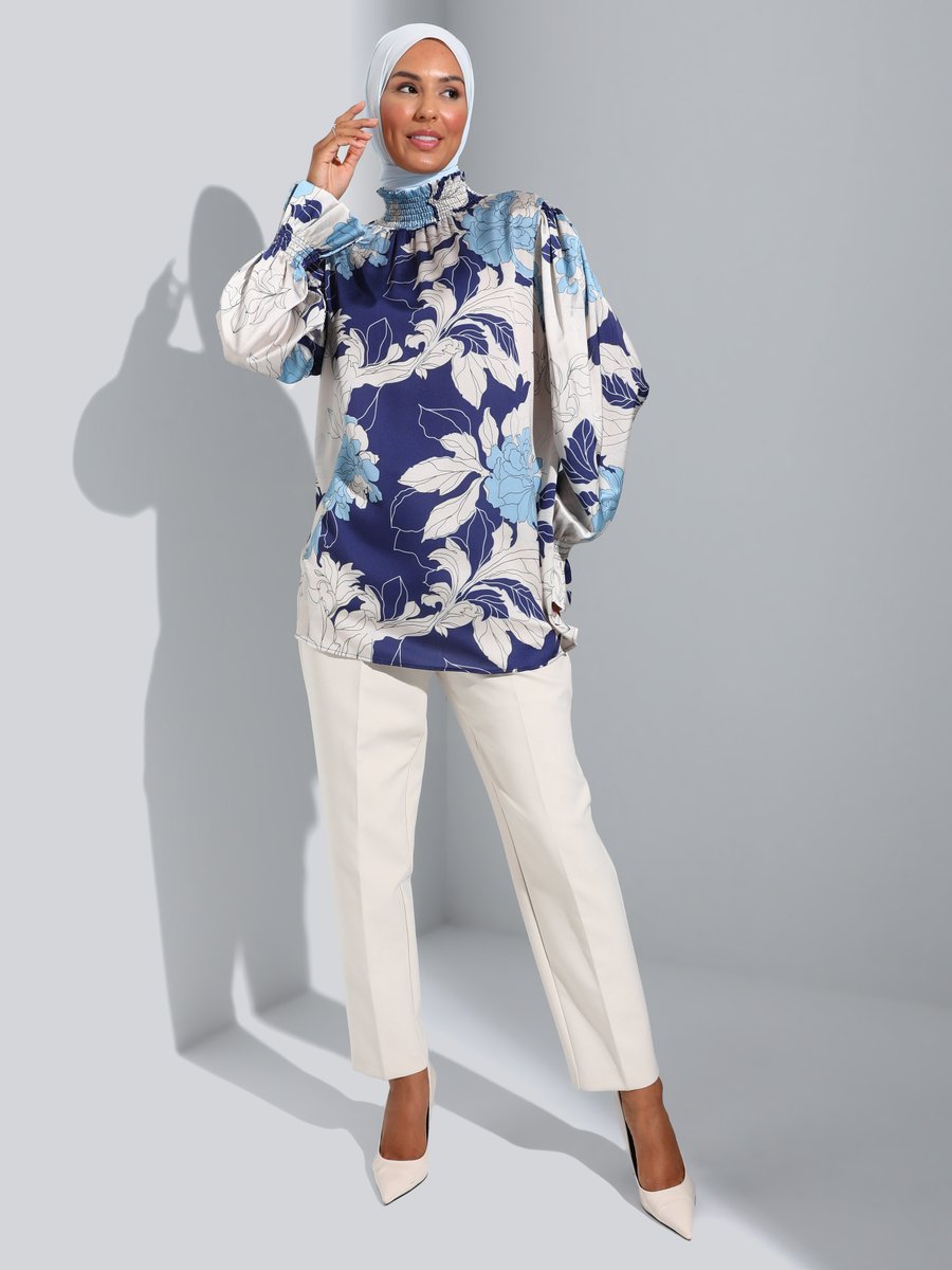 Refka Lacivert Ekru Yaka Ve Kol Uçları Gipe Detaylı Çiçek Desenli Saten Bluz