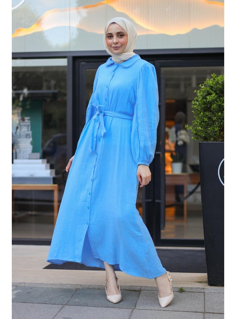 Meqlife Mavi Bebe Yaka Kuşaklı Nakış Detaylı Müslim Pamuk Yazlık Elbise