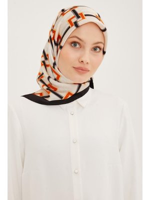Armine Sura İpek Eşarp
