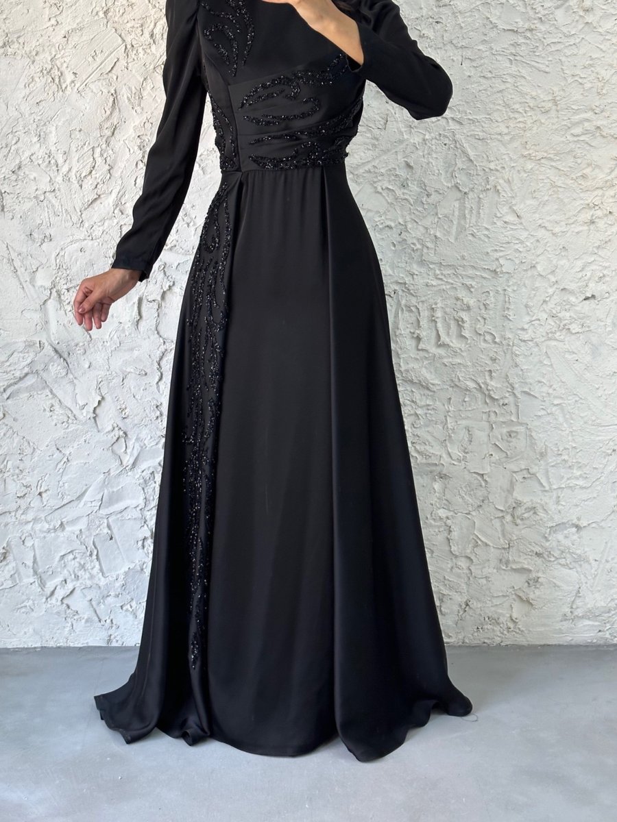 Leyuze Butik Pelerin Ve Taş Detaylı Saten Abiye Elbise Siyah
