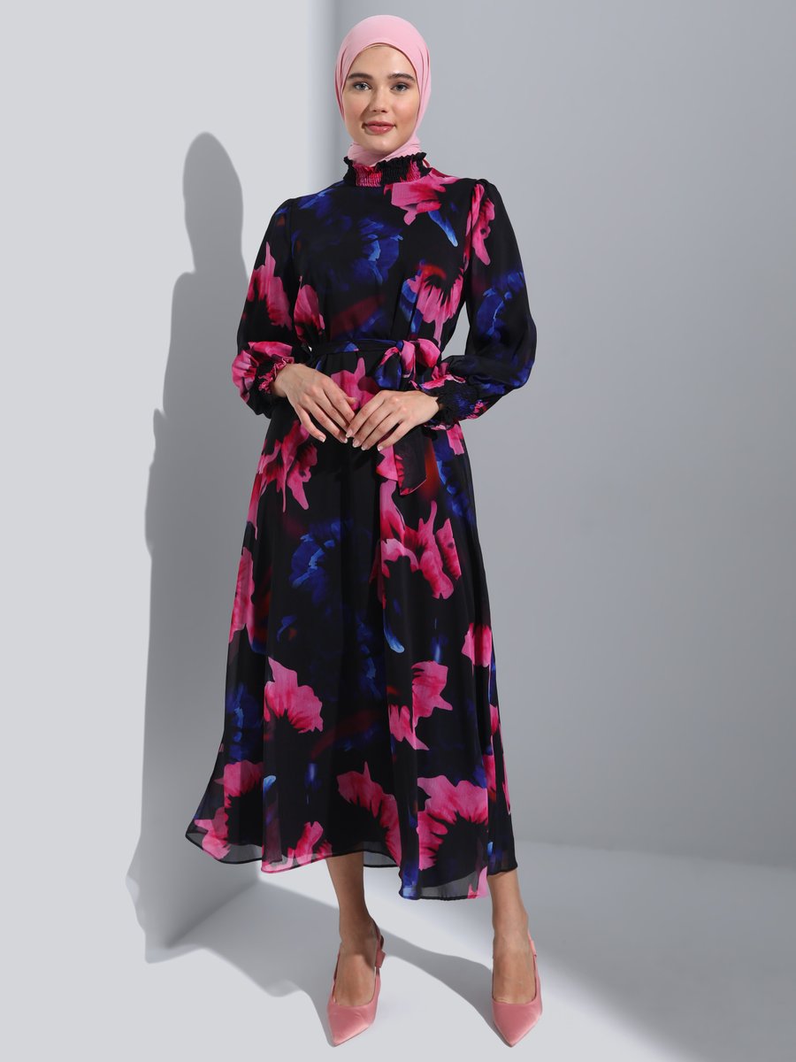Refka Siyah Fuşya Çiçek Desenli Gipe Detaylı Şifon Elbise