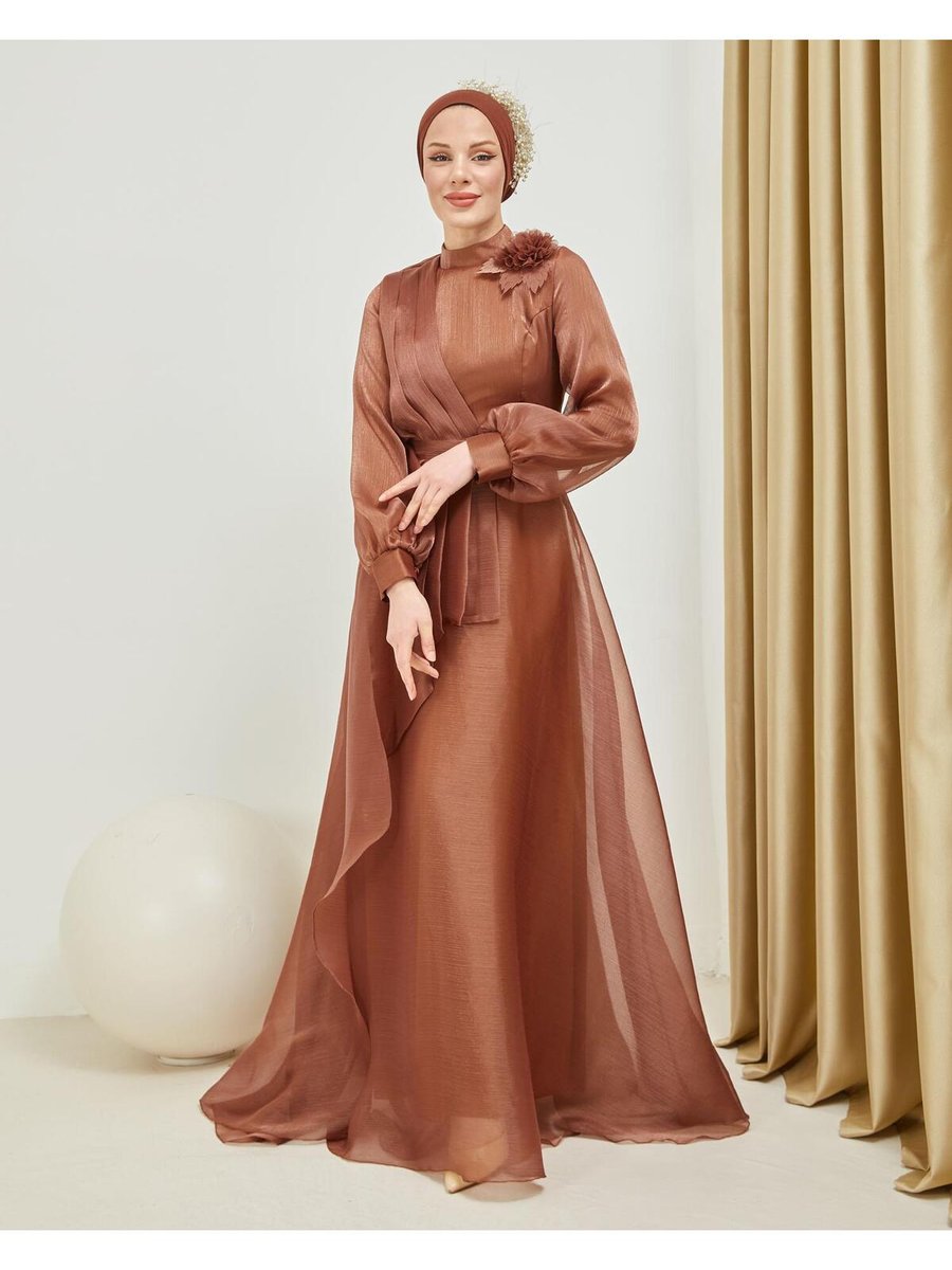 Moda Echer Pile Ve Gül Detaylı Işıltı Kumaş Abiye Elbise
