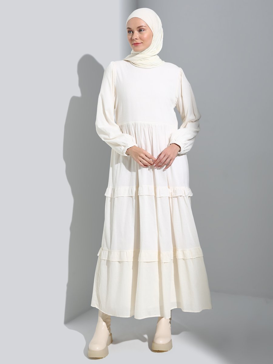 Benin Off White Etek Ucu Fırfırlı Astarlı Elbise
