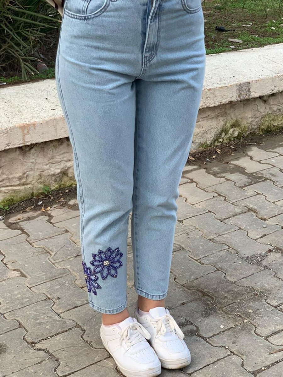 Moda Rosa Açık Mavi Çiçek İşlemeli Ve Taşlı Denim Pantolon