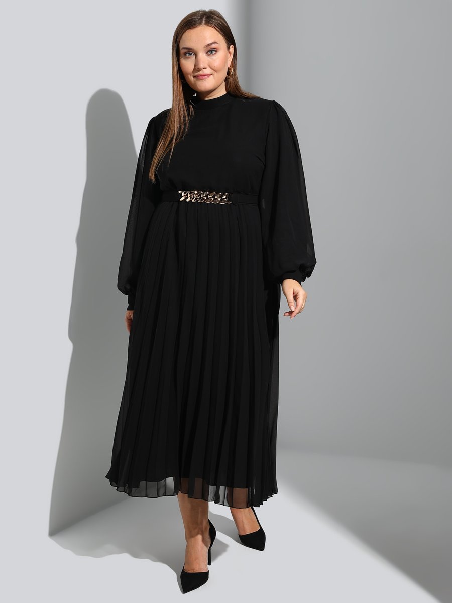 Alia Siyah Zincir Kemer/ Plise Detaylı Büyük Beden Şifon Abiye Elbise