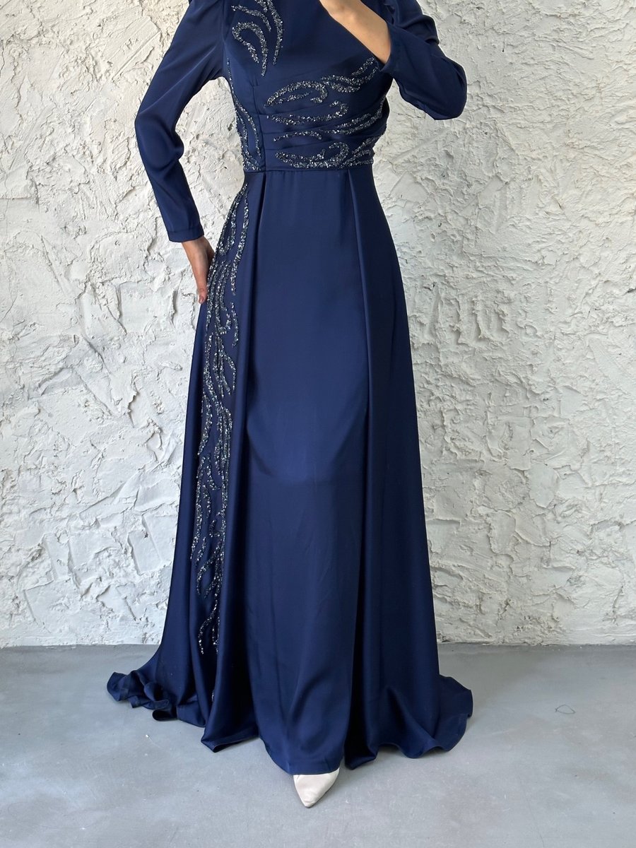 Leyuze Butik Eşsiz Taş Detaylı Pelerinli Lacivert Abiye Elbise