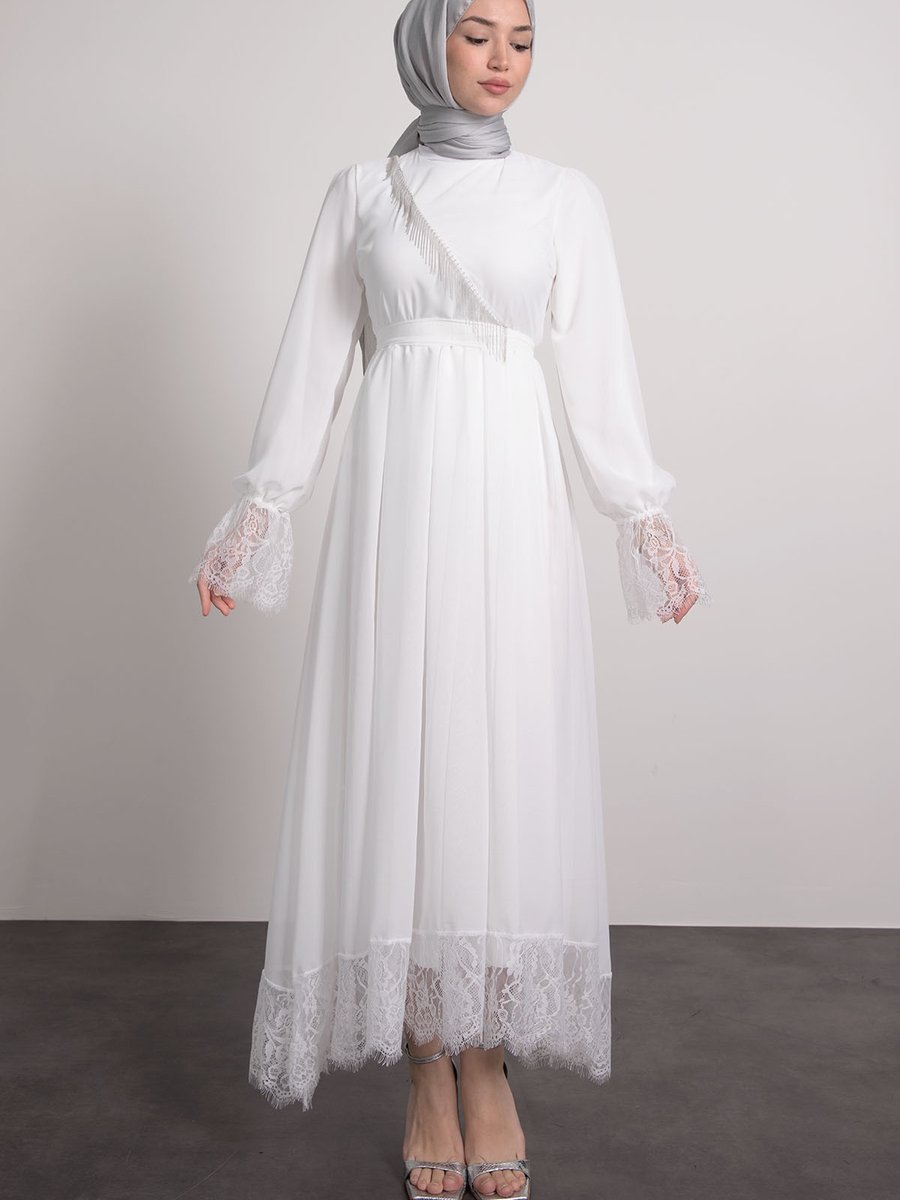 Lamia Giyim Çapraz Zincir Detaylı Asimetrik Tesettür Abiye Beyaz