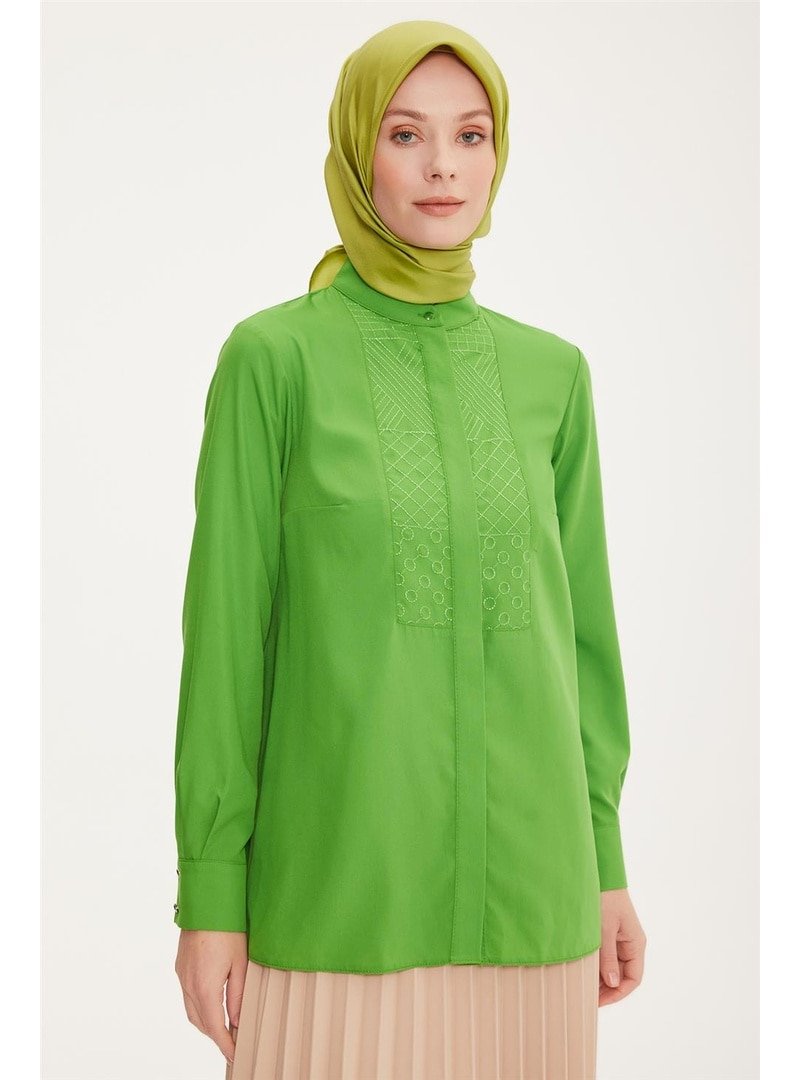 Armine Çimen Yeşili Önü Nakış Detaylı Gömlek