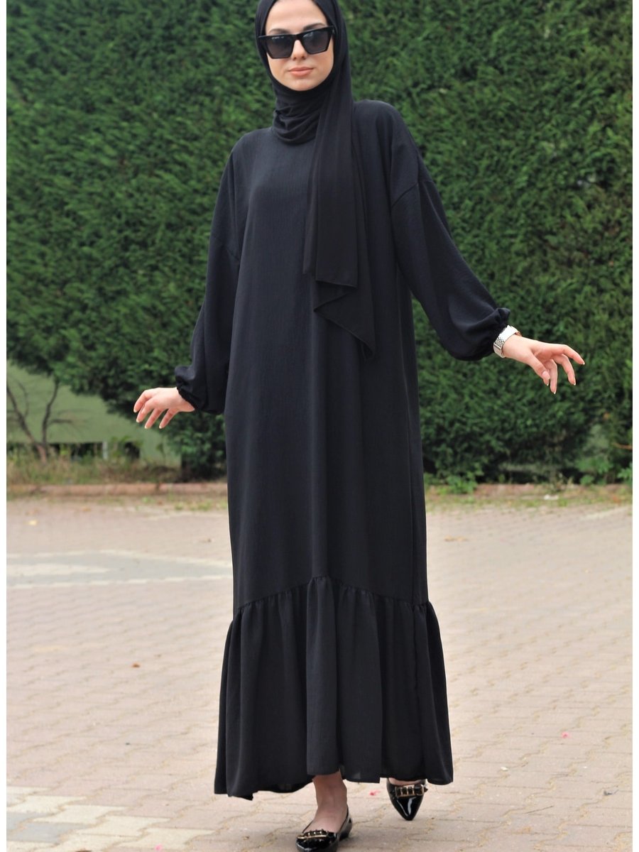Gabra Ayrobin Kumaş Salaş Kesim Siyah Fırfırlı Ferace Elbise