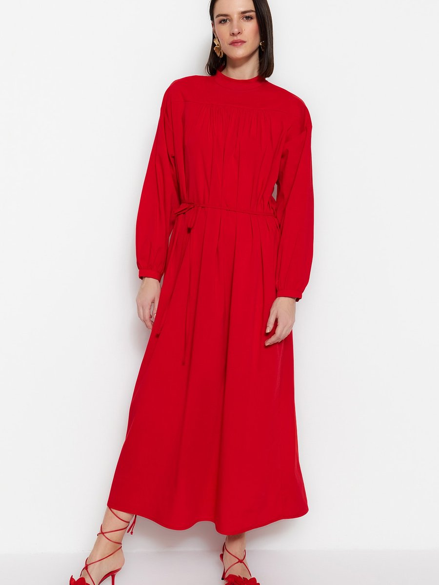 Trendyol Modest Kırmızı Kuşaklı Büzgü Detaylı Geniş Kalıp Dokuma Elbise