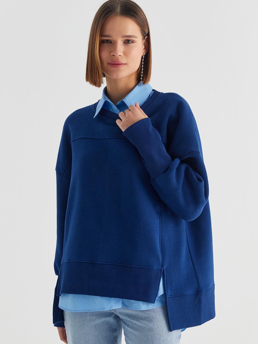Markaliste Yırtmaç Detaylı Oversize Sweatshirt Lacivert