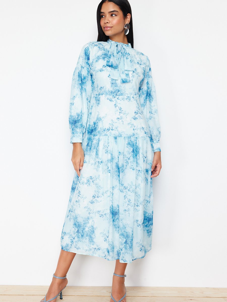 Trendyol Modest Mavi Astarlı Çiçek Desenli Kuşaklı Dokuma Elbise