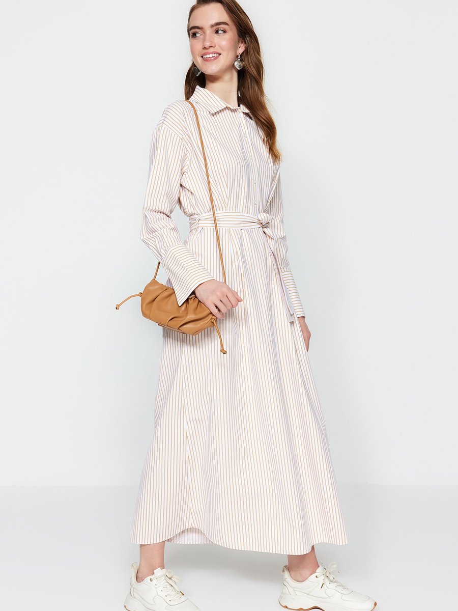 Trendyol Modest Bej Çizgili Kuşaklı Geniş Manşetli Yarım Pat Dokuma Elbise
