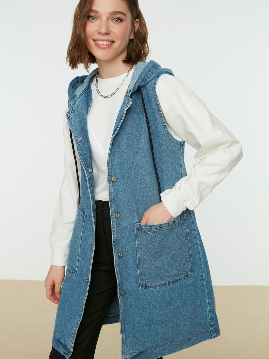 Trendyol Modest Açık Mavi Pamuk Kapüşonlu Cep Detaylı Yıkamalı Denim Yelek