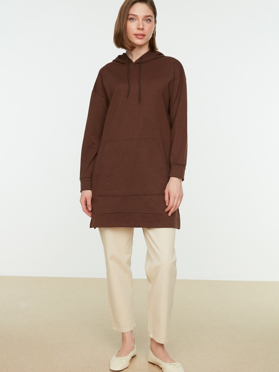 Trendyol Modest Kahverengi Kapüşonlu Kanguru Cepli Yırtmaç Detaylı Örme Sweatshirt