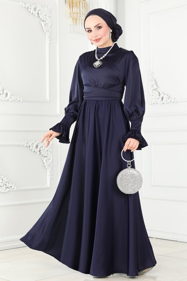 Moda Selvim Lacivert Manşeti Volanlı Saten Abiye Elbise Moda Selvim Lacivert Manşeti Volanlı Saten Abiye Elbise