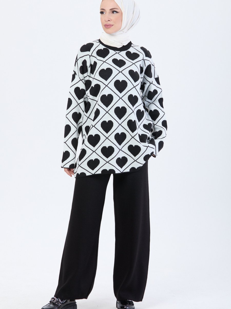 Tofisa Sıyah Kalp Desenli Triko Takım