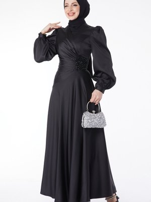 Tofisa Sıyah Saten Pileli Sol Yanı Boncuklu Abiye Elbise