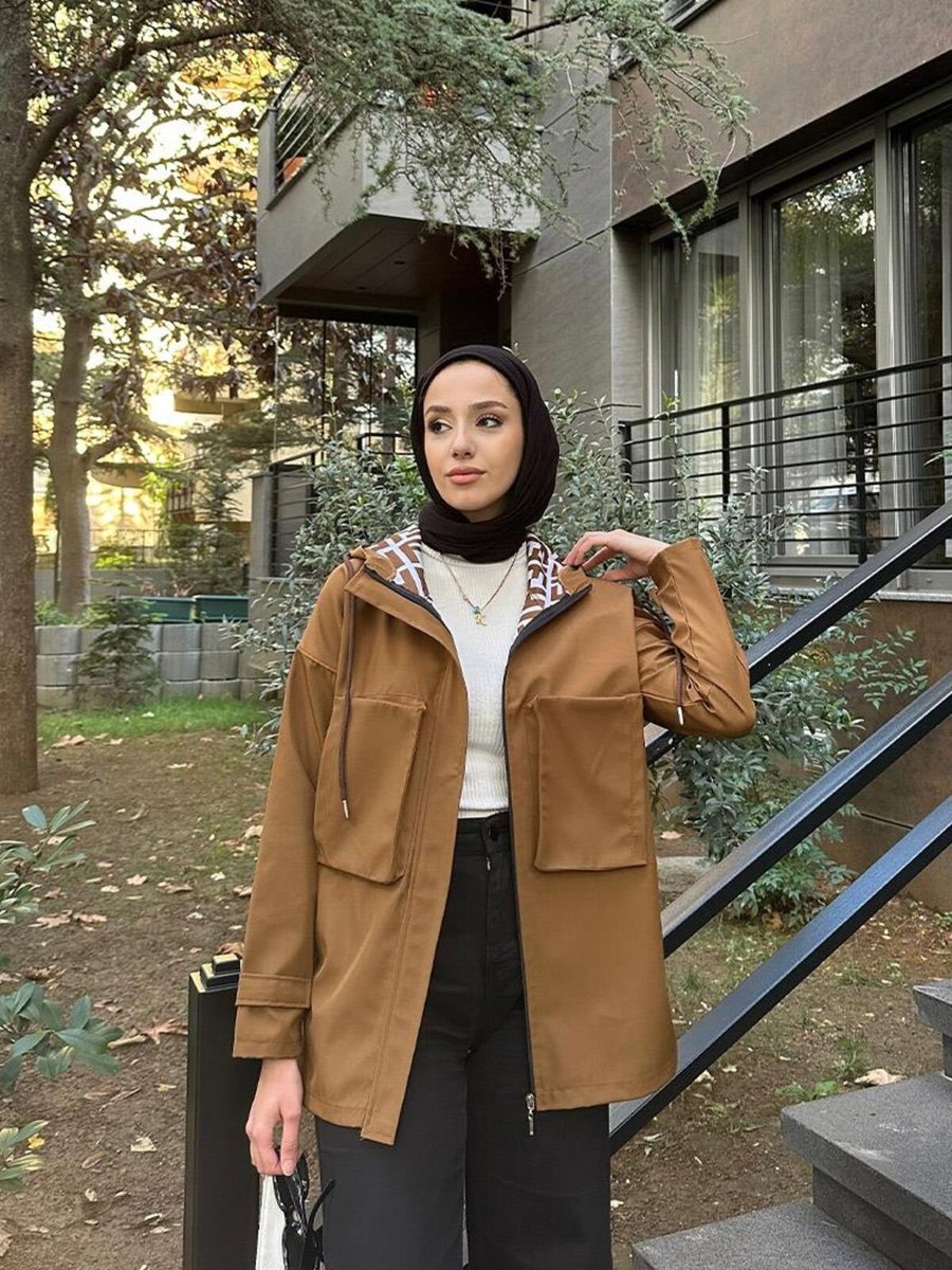 Burcu Tesettür Cep Detaylı Kısa Trençkot Taba