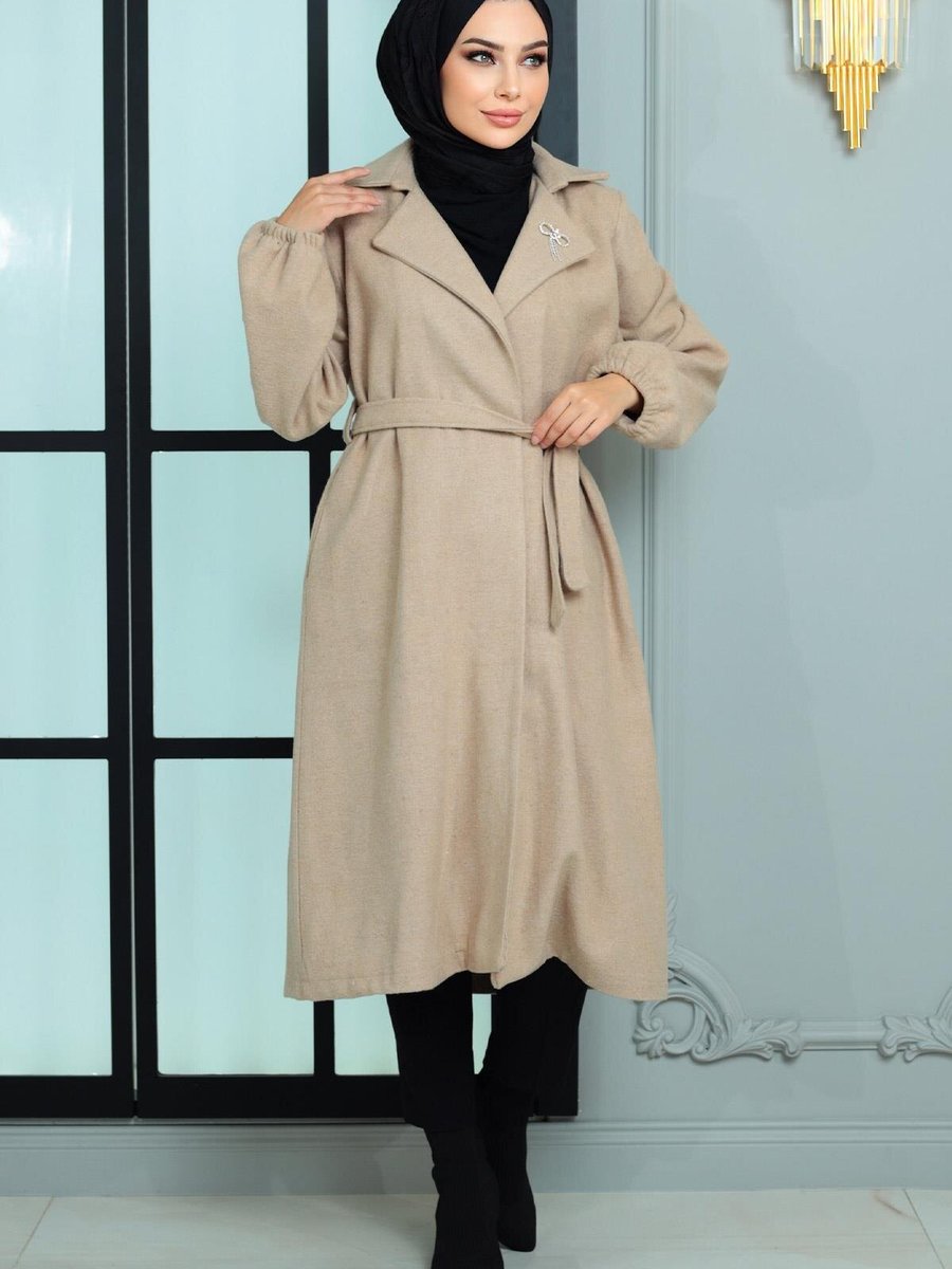 Modamihram Bej Broş Detaylı Kaşe Kaban Modamihram Bej Broş Detaylı Kaşe Kaban