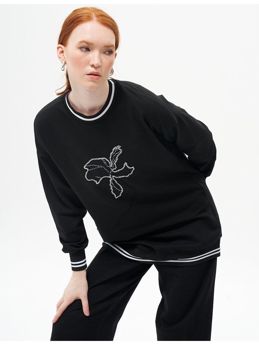 Kayra Çiçek Aplikeli Iki Iplik Sweatshirt Siyah