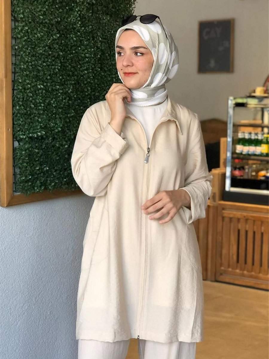 Berika Yıldırım Kısa Fermuarlı Hırka Açık Bej