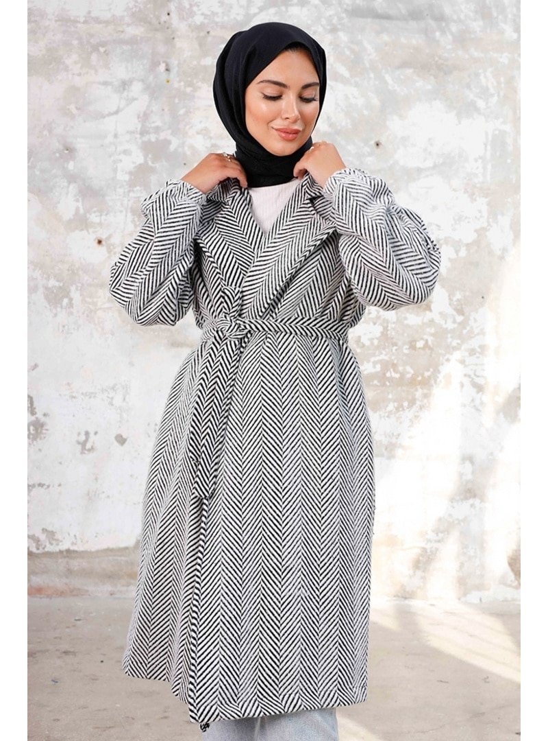 Bestenur Beyaz Esilay Kuşaklı Oversize Kap