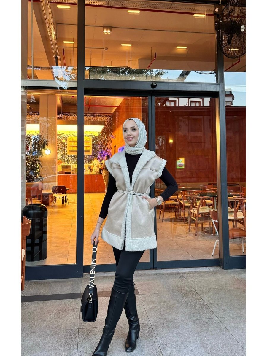 Tesettür Diyarı Kürk Yaka Detaylı Yelek Bej