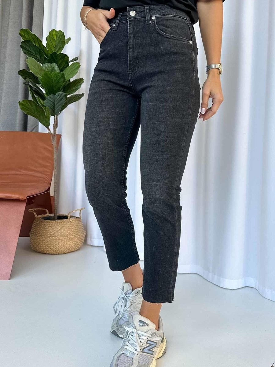 Ka Hijab Paçası Kesik Boyfit Jean Siyah