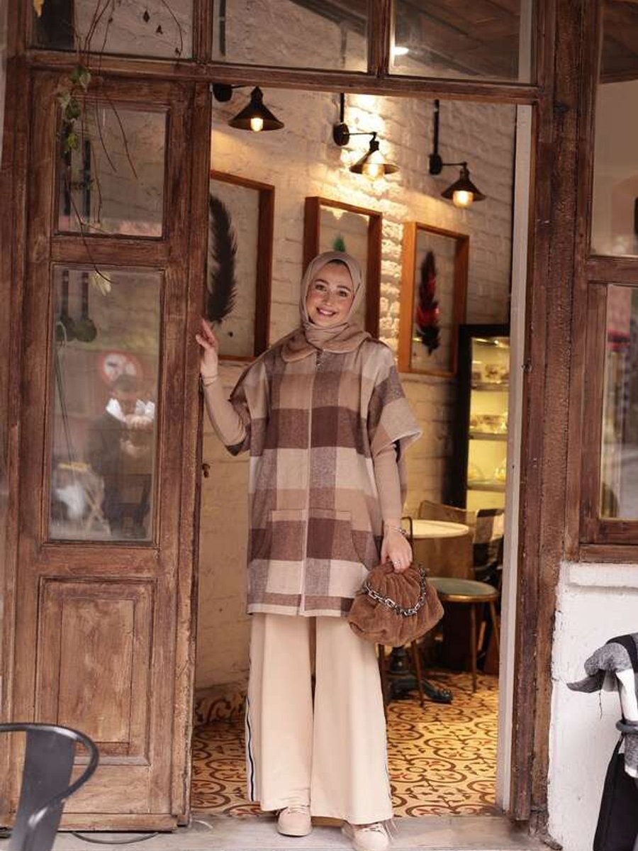 Esra Keküllüoğlu Yeni Panço Li Takım Ekoseli Krem Kahve Bej