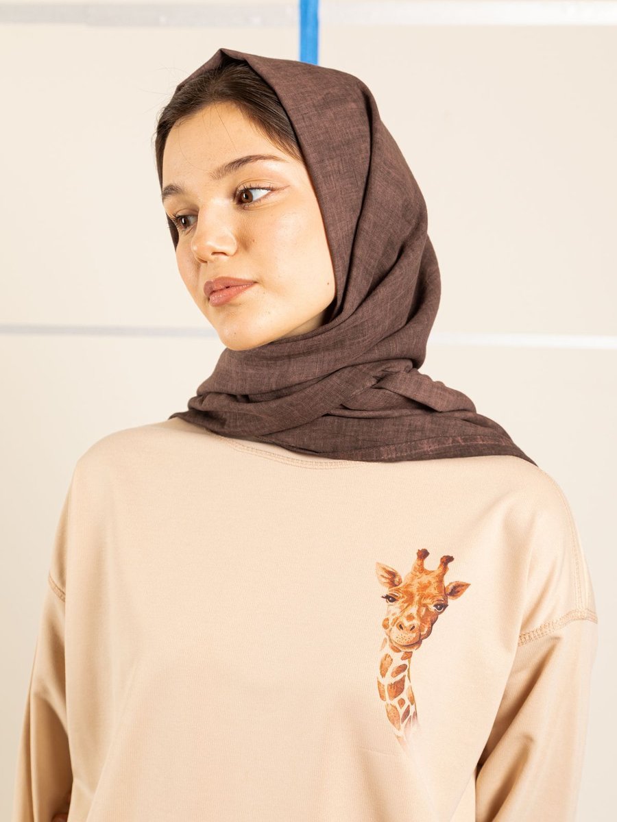 R4 By Rabia Yalçın Bej Ters Dikiş Detaylı Özel Tasarım Zürafa Desenli Bisiklet Yaka Sweatshirt