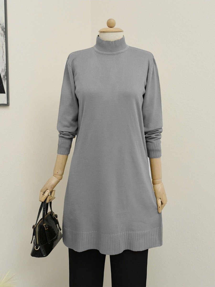 Hijabaya Yarım Boğazlı Düz Triko Tunik