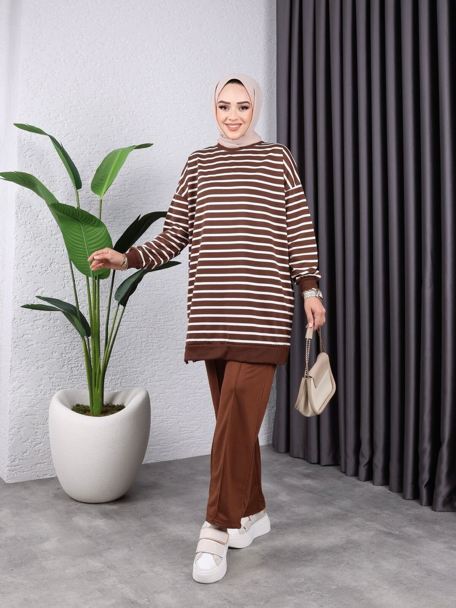 SFG Life Moda Kahverengi Bisiklet Yaka Ve Çizgili İplik Pantolon İle Tunik Takım