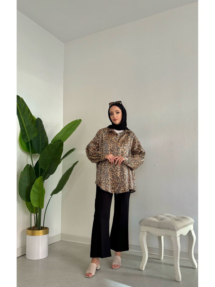 Tesettür Diyarı Jakarlı Desenli Oversize Gömlek ( Uzunluk 80cm ) Leoparlı