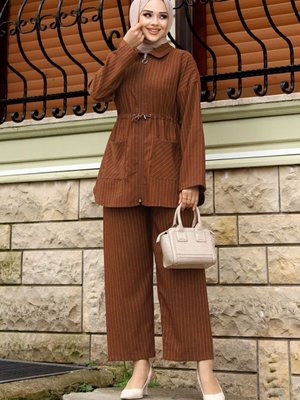 Tesettür Dünyası Melisa Beli Büzgülü Fermuarlı Takım Kahverengi