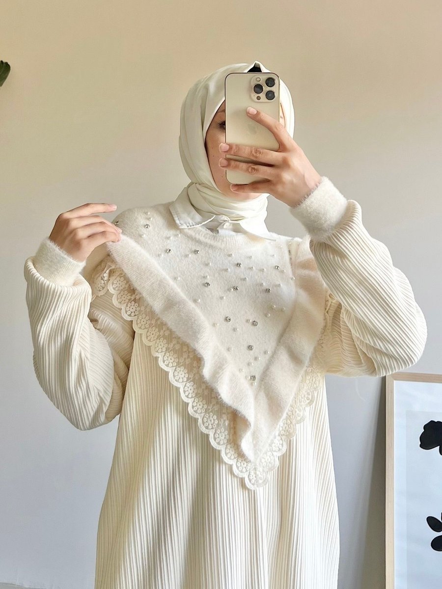 Hilla Line Afra İncili Dantel Detay Yırtmaçlı Triko Tunik