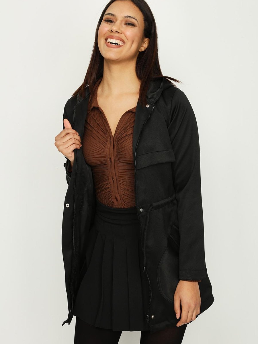 Select Moda Siyah Kapüşonlu Parlak Kumaş Parka