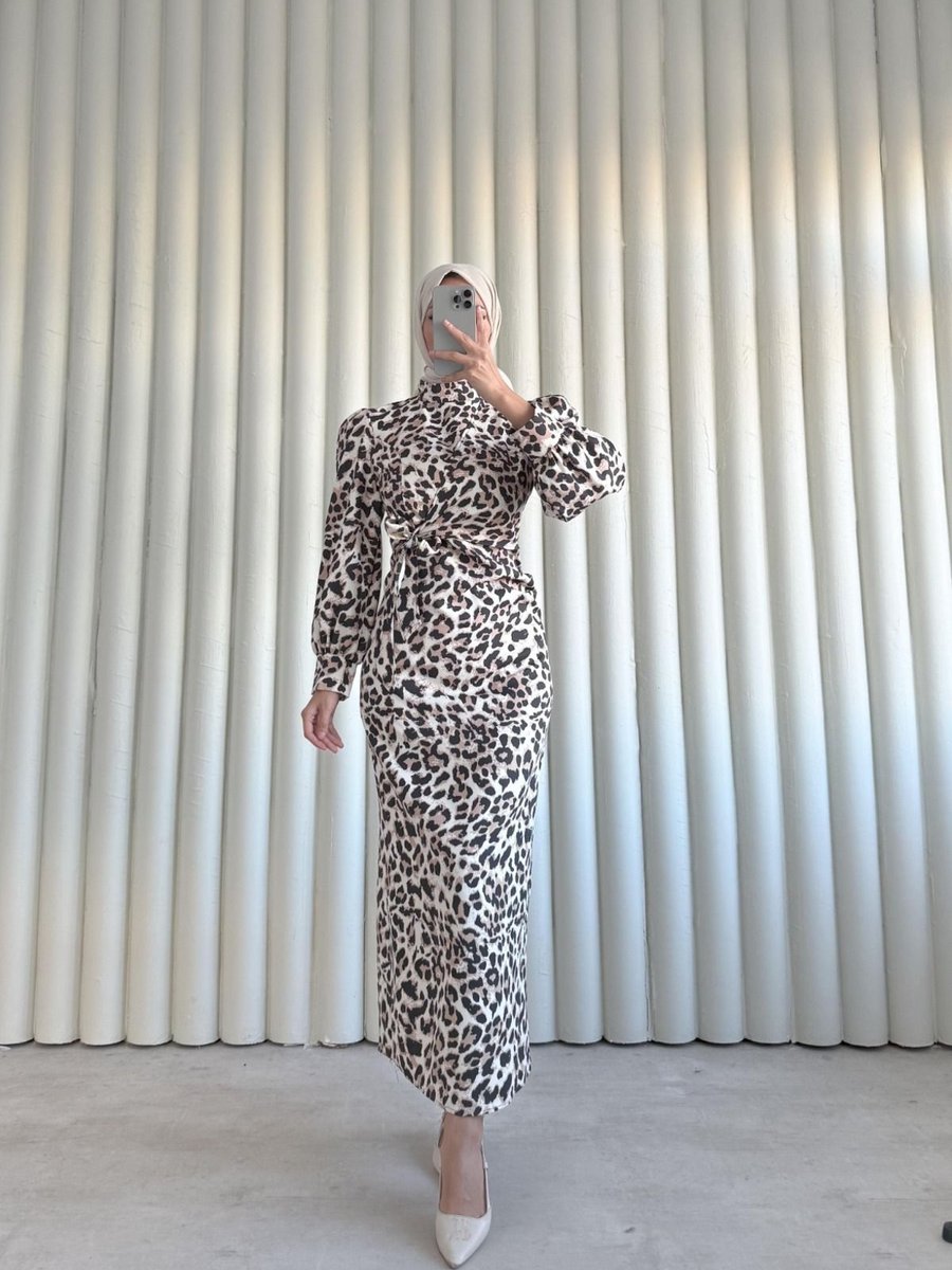Waw Tesettür Yeni Sezon Yandan Bağlamalı Leopar Desenli Tesettür Elbise