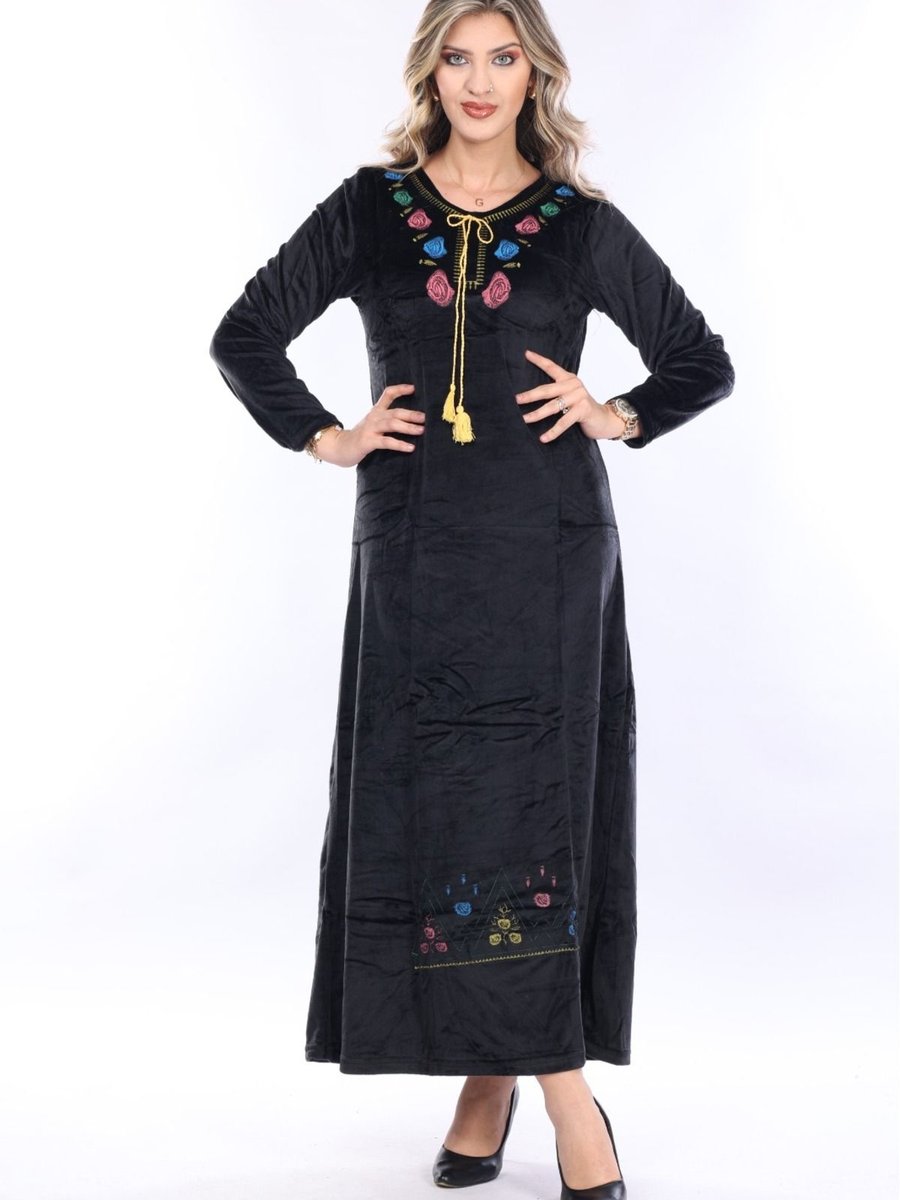 Mervemoda Siyah Nakış İşleme Detaylı Kadife Elbise