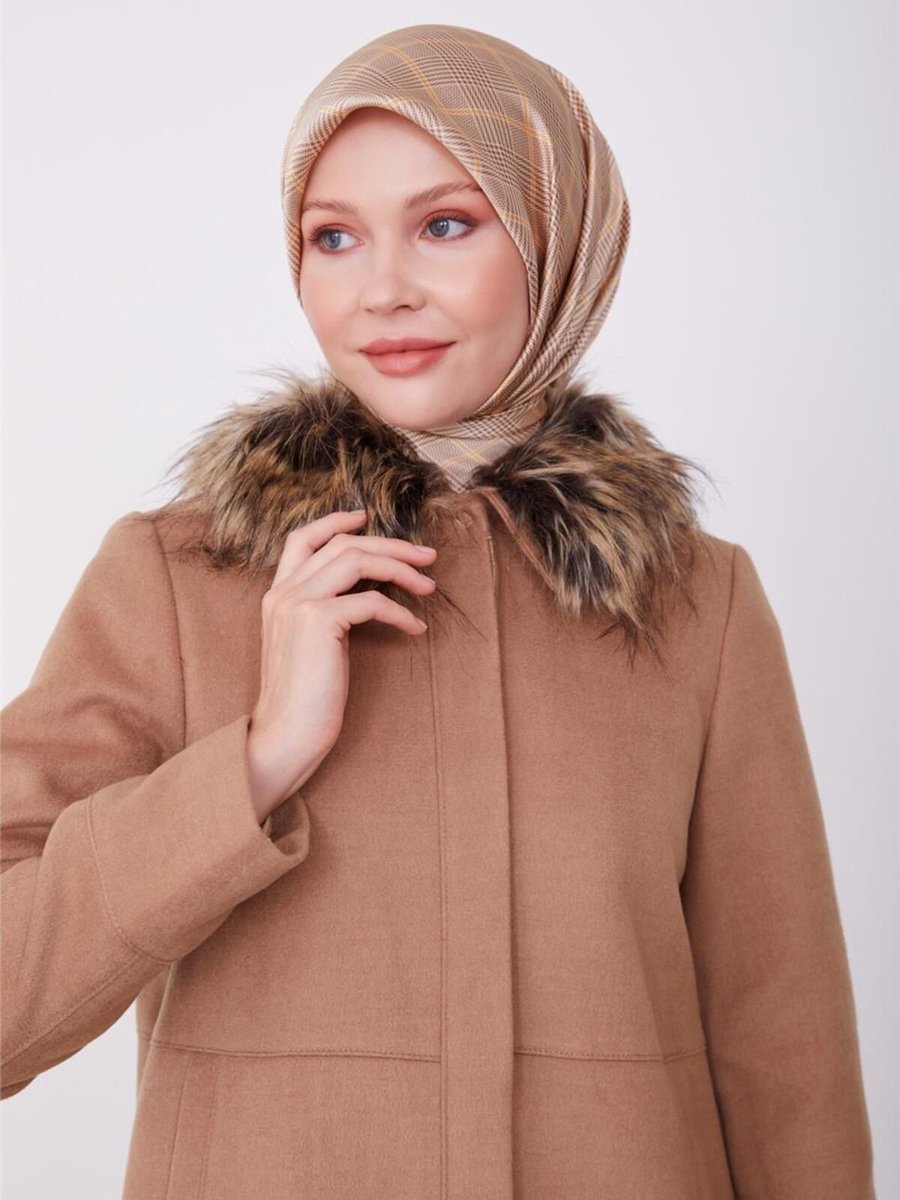 Armine Yakası Kürk Detaylı Önü Patlı Kaban Camel
