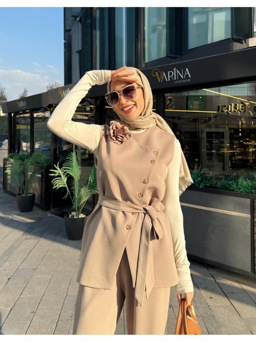 Hare Butik Esla Çiçek Broşlu Kuşaklı Yelek