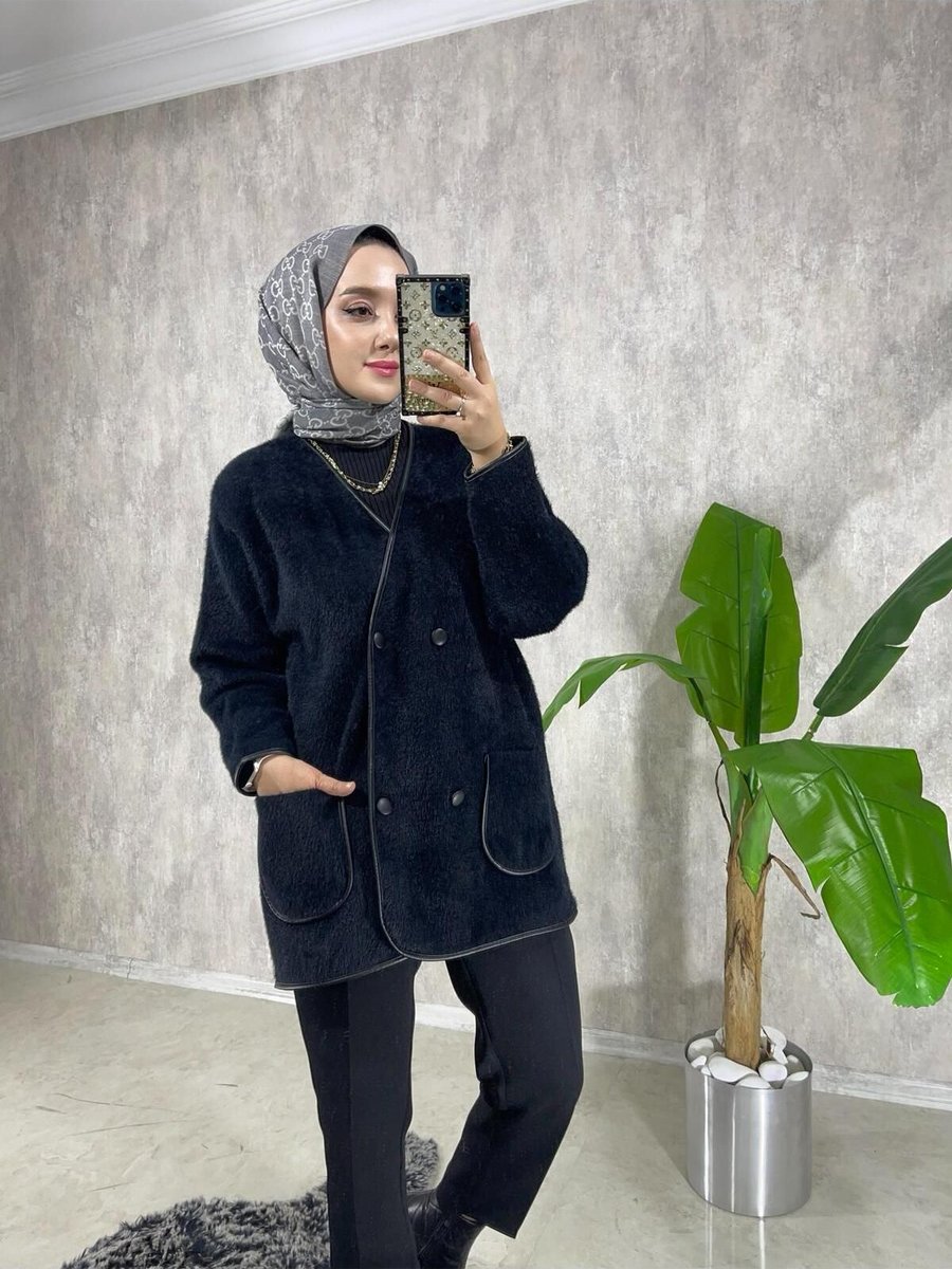 Beyza Yiğit Deri Biye Detaylı Peluş Triko Ceket