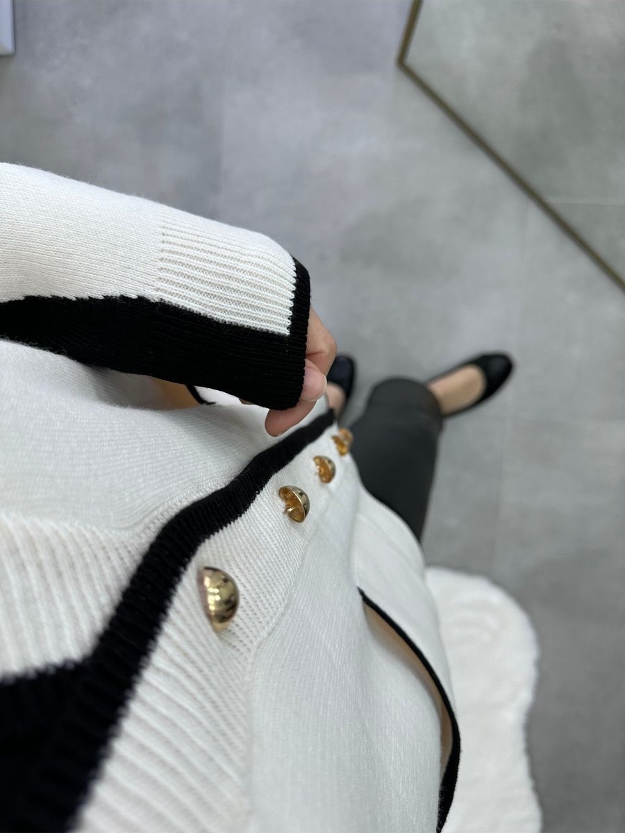 Butik Gold Düğmeli Krem Hırka
