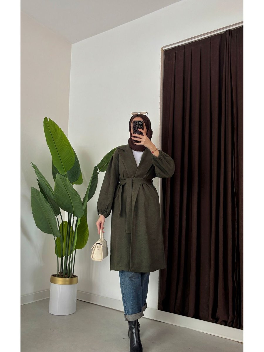 Hacer Ayaydın Kolları Büzgülü Seyyar Kuşaklı Oversize Kesim Bornoz Tip Kaşe Kaban